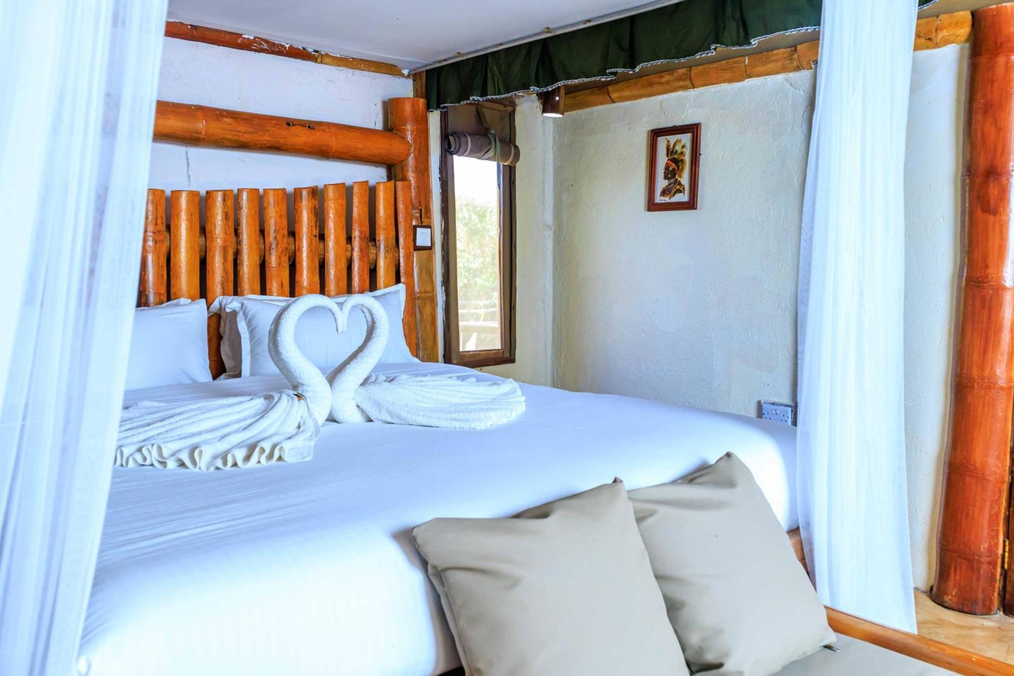Samburu Elephant Lodge Isiolo Ngoại thất bức ảnh