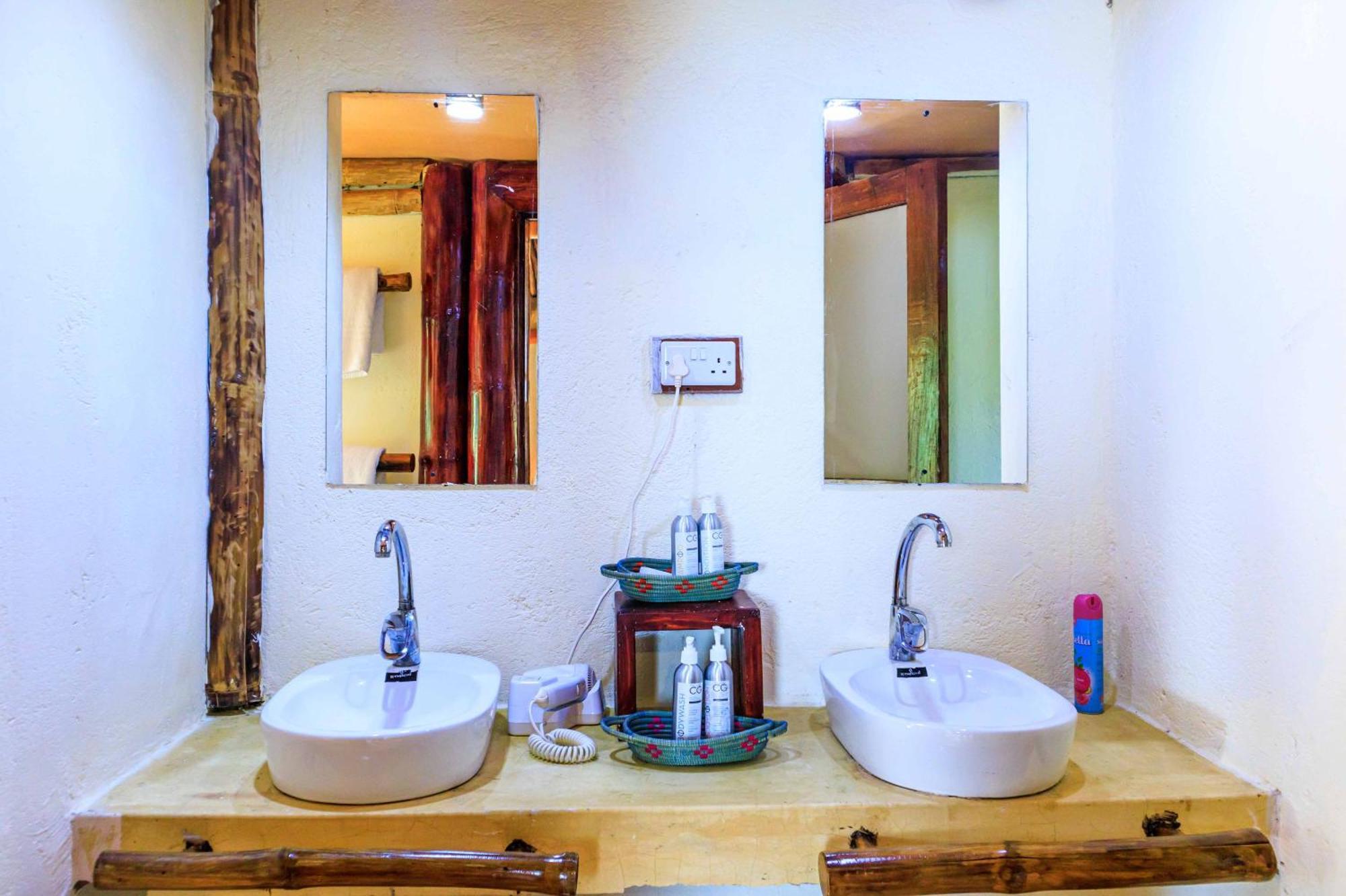 Samburu Elephant Lodge Isiolo Ngoại thất bức ảnh