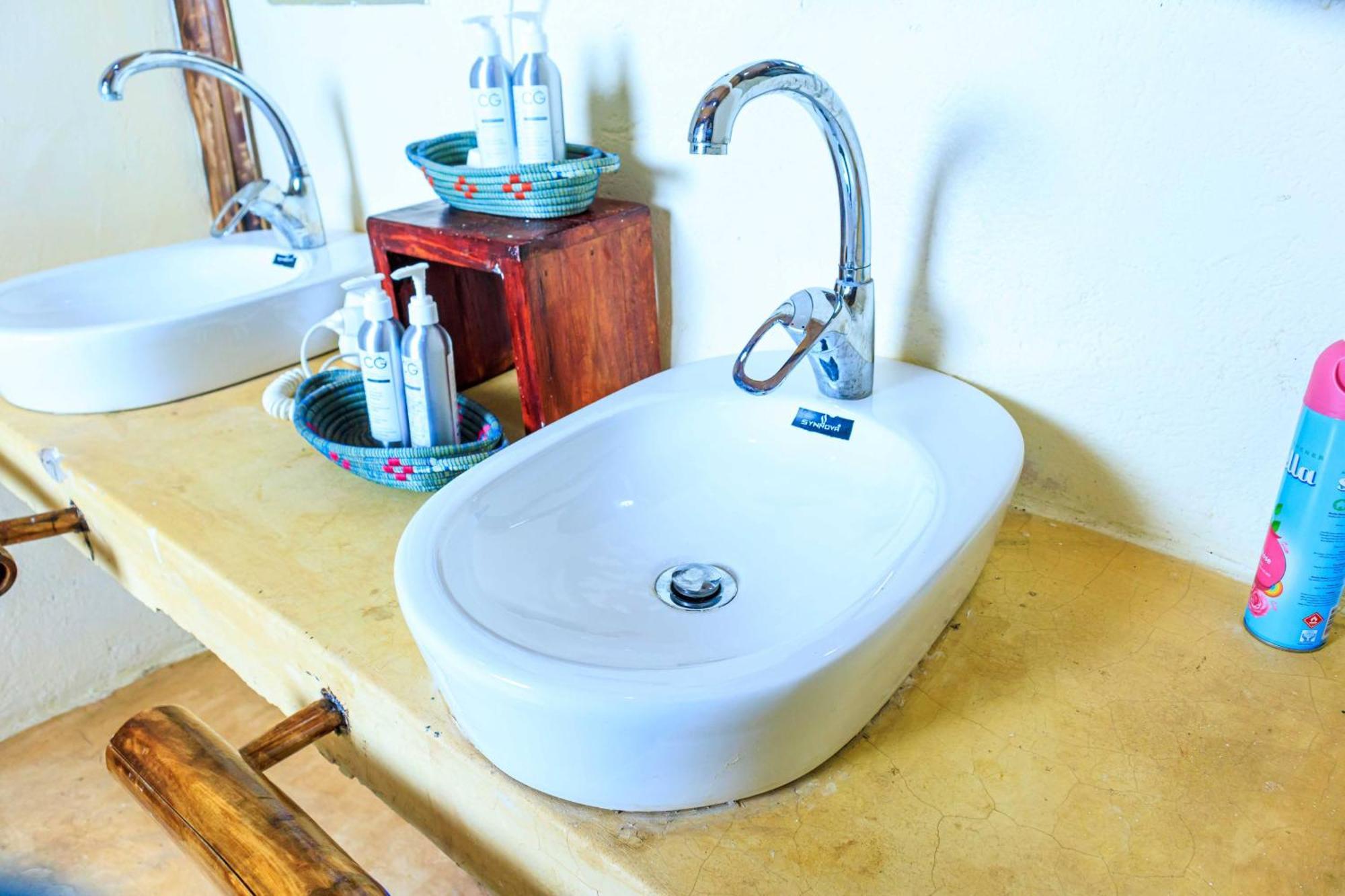Samburu Elephant Lodge Isiolo Ngoại thất bức ảnh